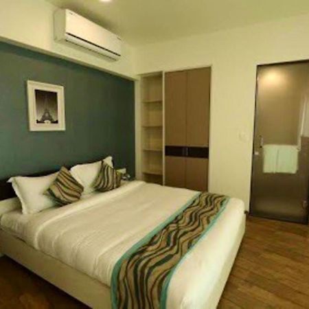 7 Star Weekend Studio At Rajhans Belliza By Global Hospitality Surate Exterior foto