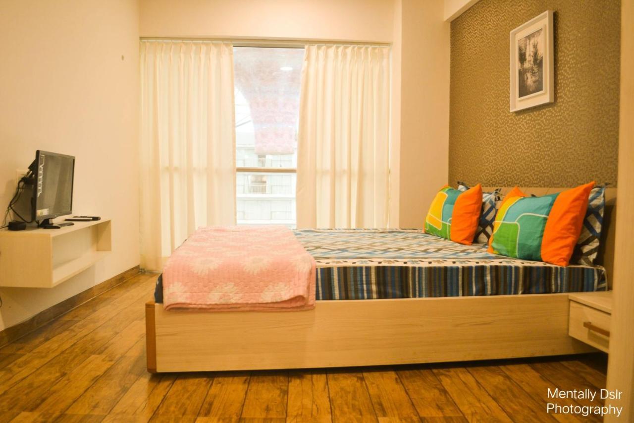 7 Star Weekend Studio At Rajhans Belliza By Global Hospitality Surate Exterior foto