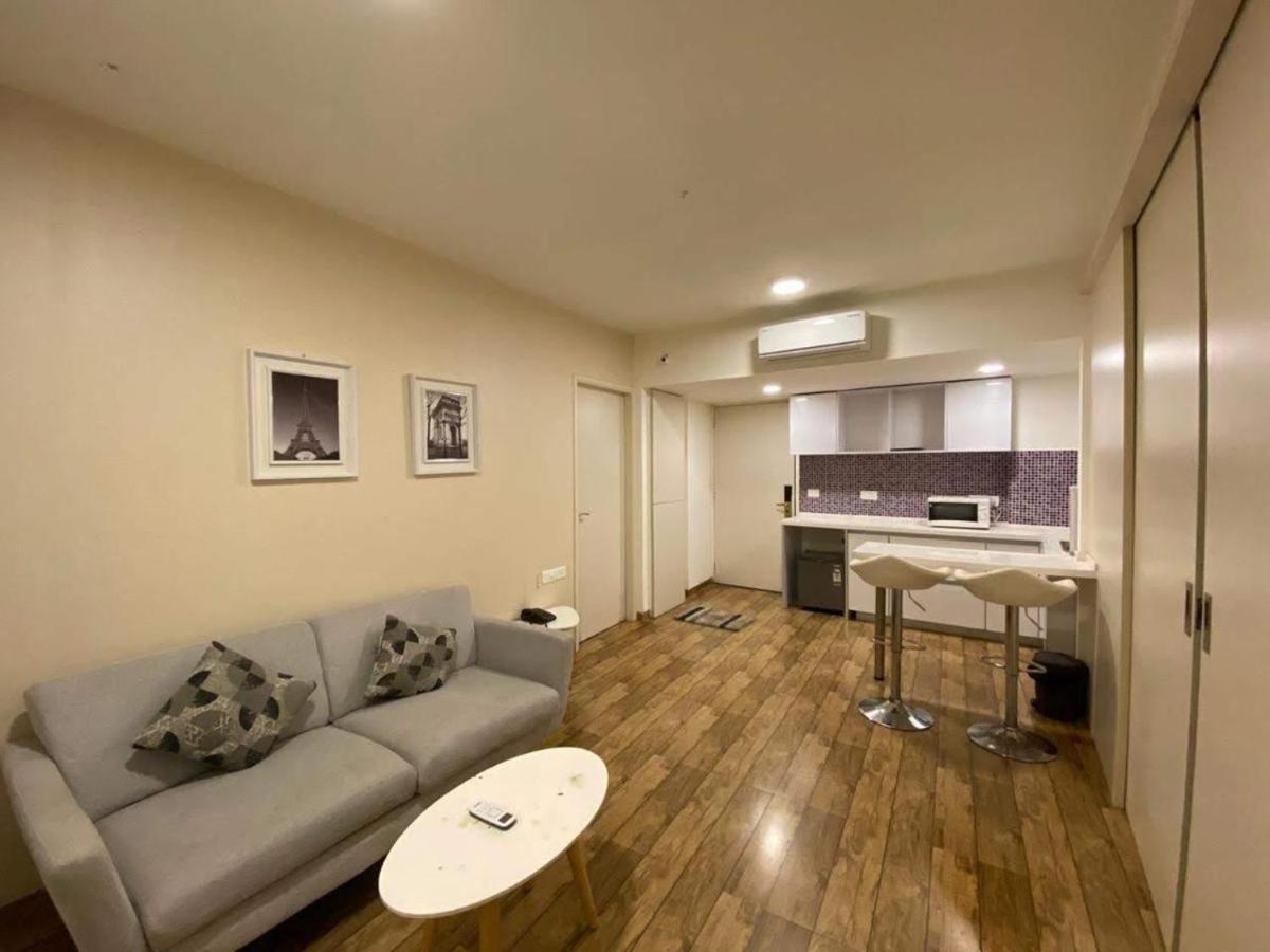7 Star Weekend Studio At Rajhans Belliza By Global Hospitality Surate Exterior foto