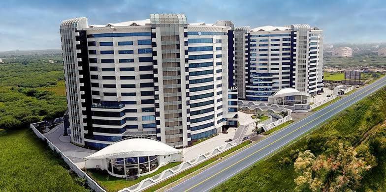 7 Star Weekend Studio At Rajhans Belliza By Global Hospitality Surate Exterior foto