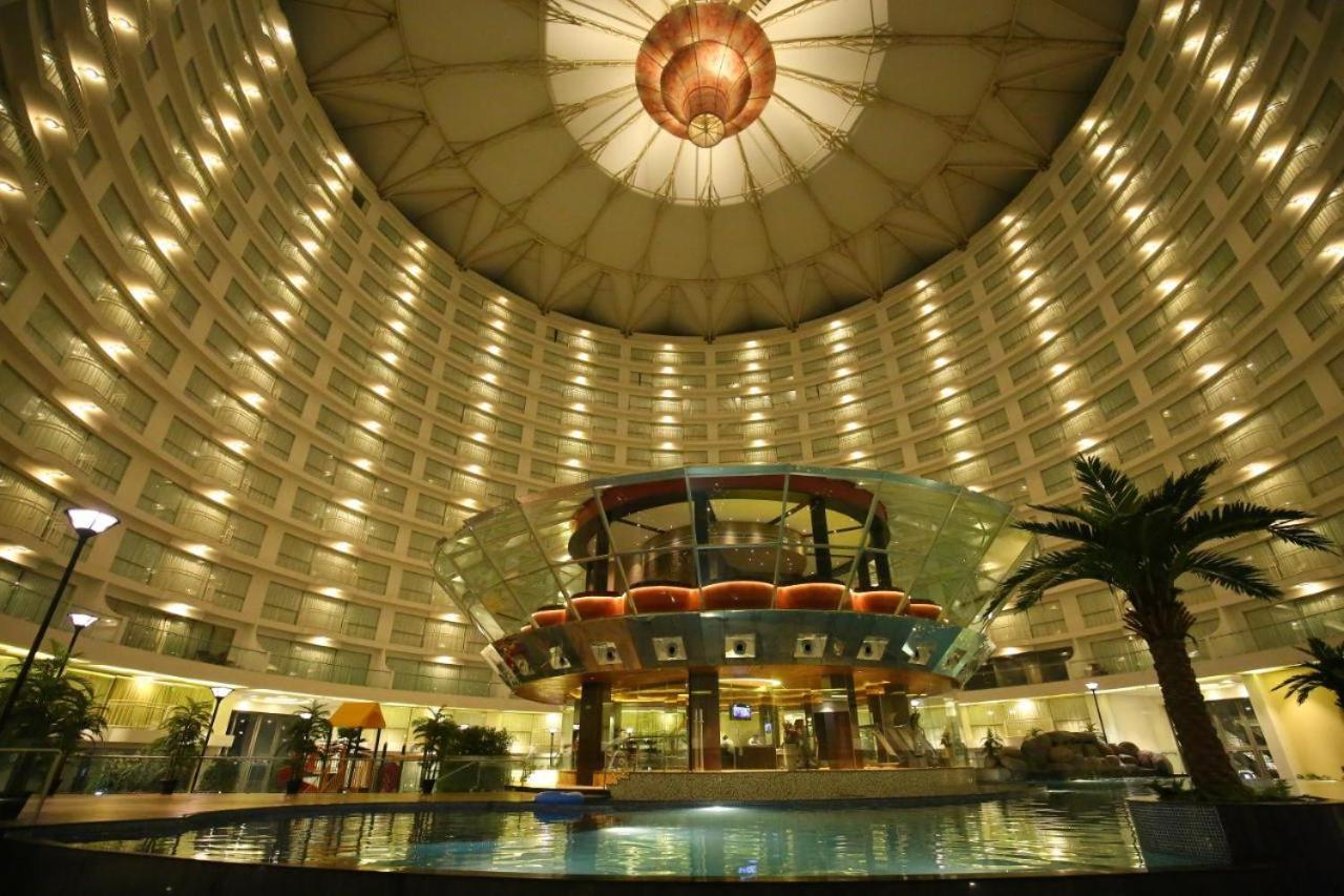 7 Star Weekend Studio At Rajhans Belliza By Global Hospitality Surate Exterior foto